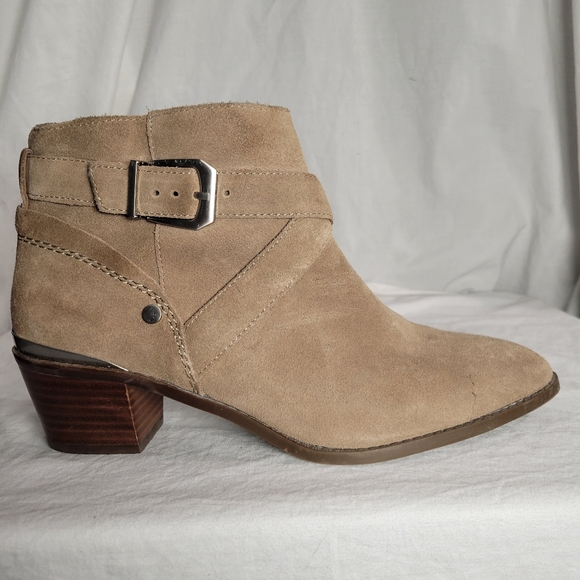 Essex Lane Women's Nara Tan Suede Ankle Boots Size 8 - Picture 3 of 11